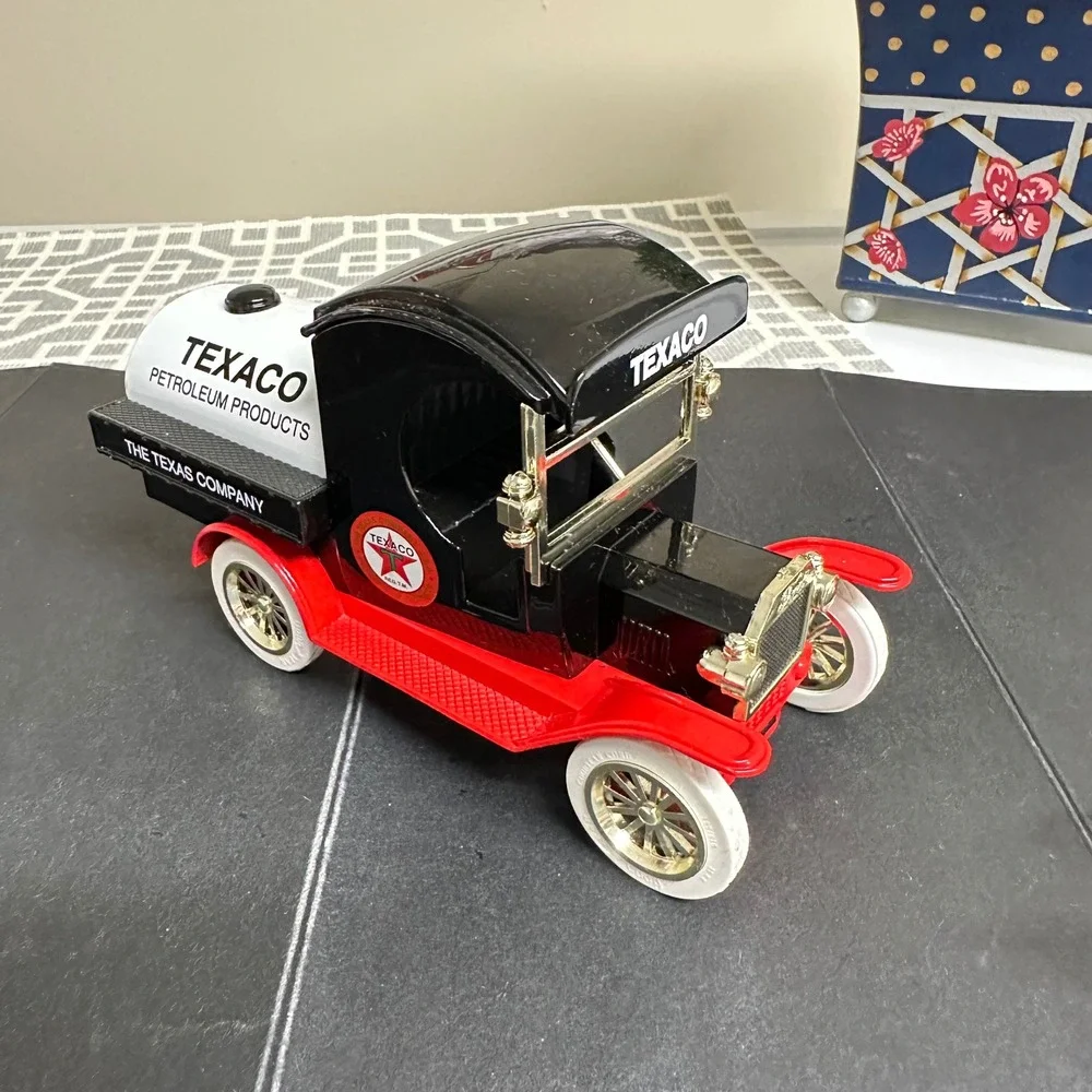 1912 Ford Texaco Oil Tanker Delivery Car Coin Bank w/ Key‎ GearBox Toys Vintage